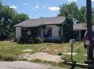 309 N Blanco St, Coleman, TX 76834