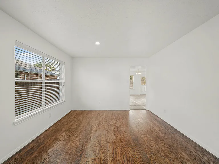 2208 Day Dr — Photo 3