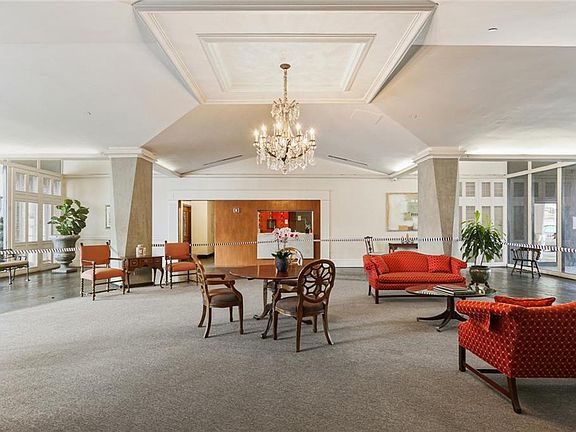 4th image of 2100 Saint Charles Ave #4M-1