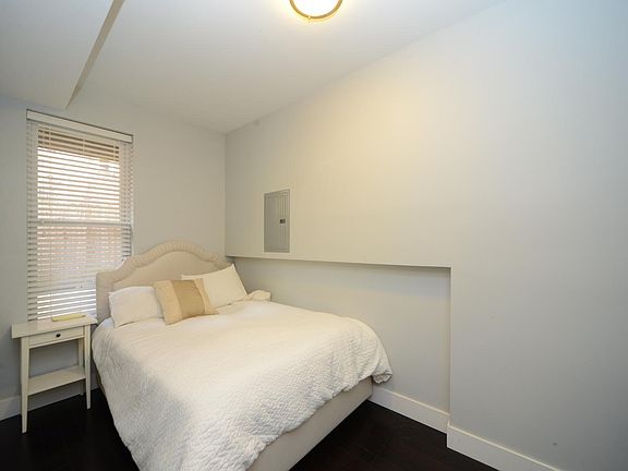 5th image of 423 W Armitage Ave #1