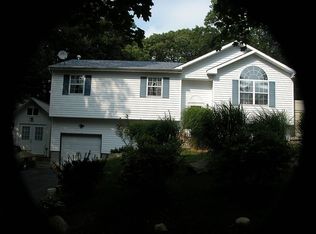 3 Devon Rd, Sound Beach, NY 11789