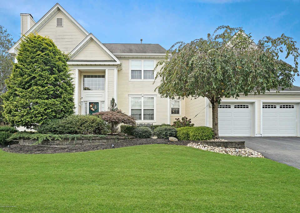 1st image of 2355 Forest Cir