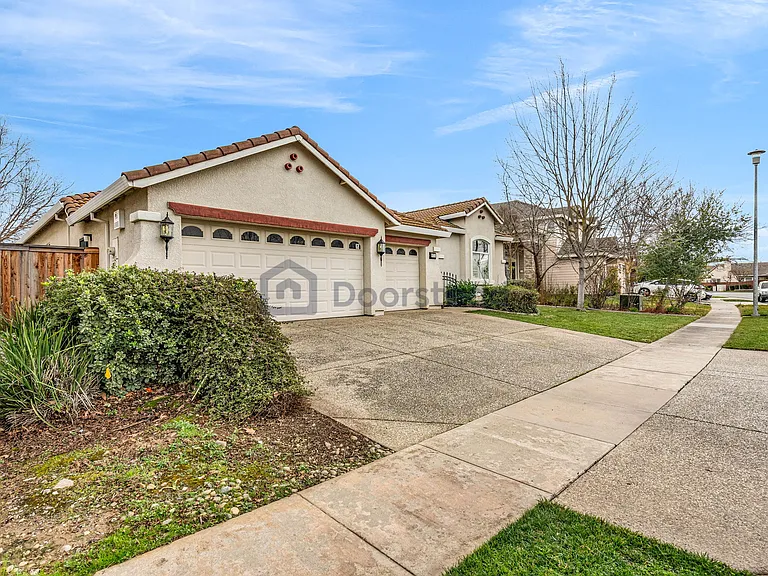 9713 Toscano Dr — Photo 3