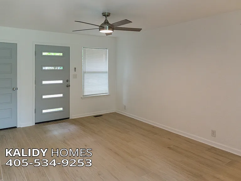 221 W Wayne St — Photo 3