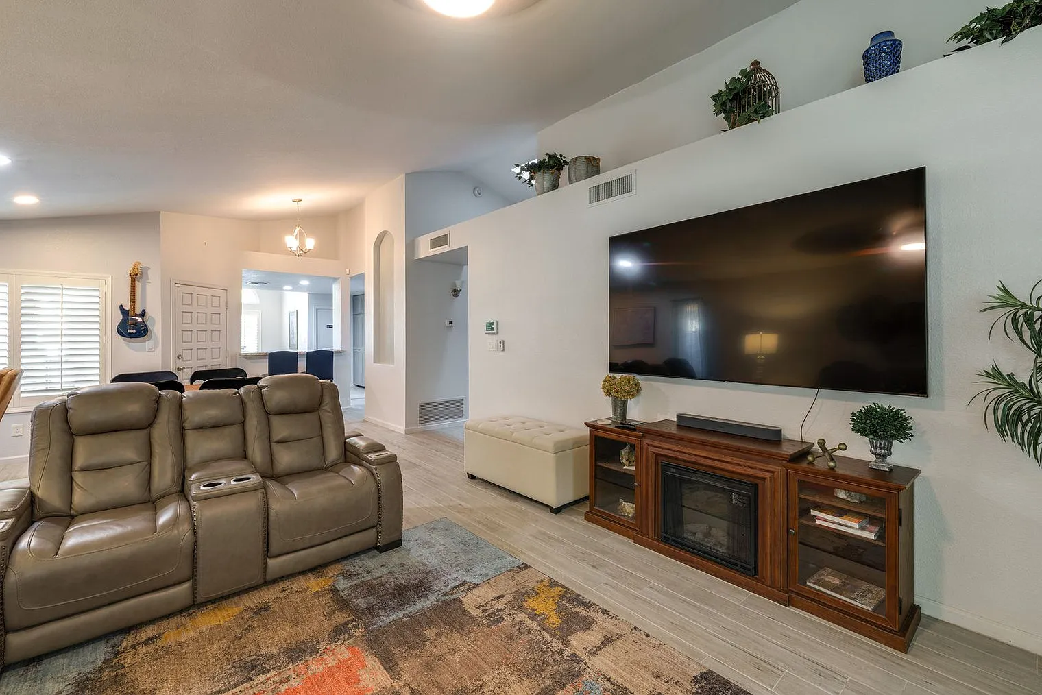 2 bed, 1.0 bath, 1496 sqft, $3,027 — Photo 1