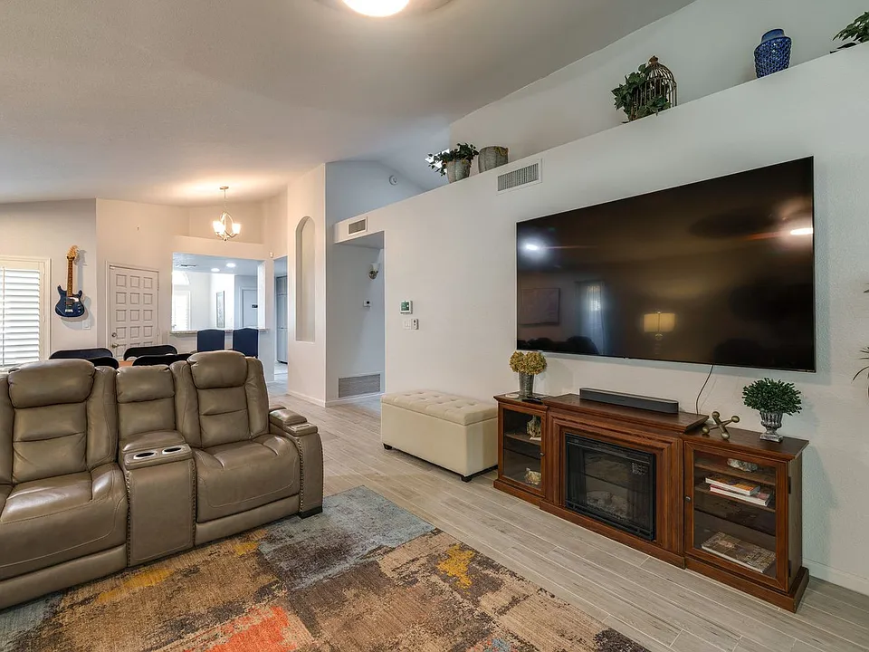 552 N Fountain Cir #ID1626439P
