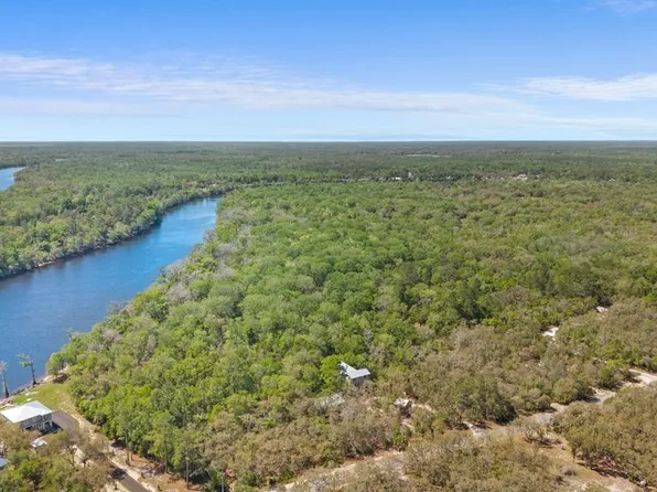  Riverview Rd, Fanning Springs, FL 32693