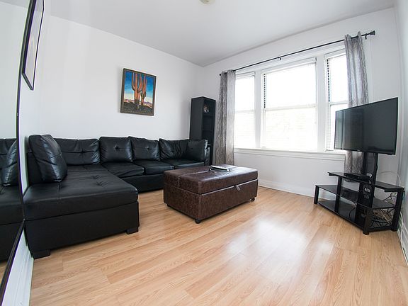 3rd image of 1415 N Ashland Ave #2
