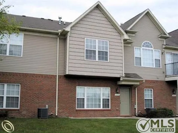 20003 Hidden Oaks Dr #52, Brownstown, MI 48183