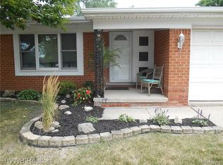 1440 W Elmwood Ave, Clawson, MI 48017