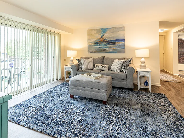 Windsor House Apartments — Photo 5