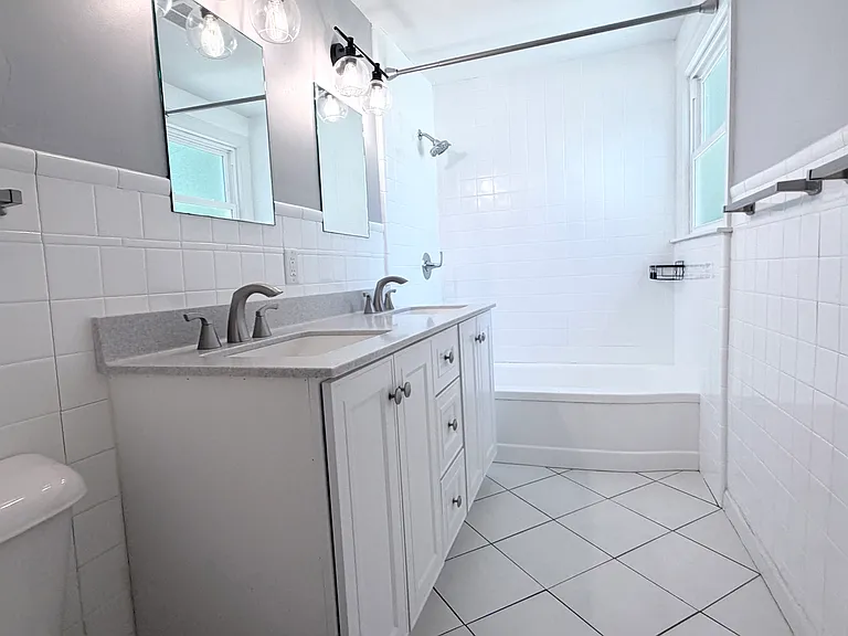 555 S Ruston Ave — Photo 18