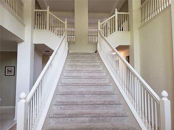 4th image of 228 Willowlake Dr