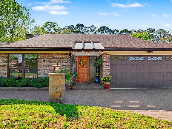 3rd image of 5322 SECLUDED OAKS Lane