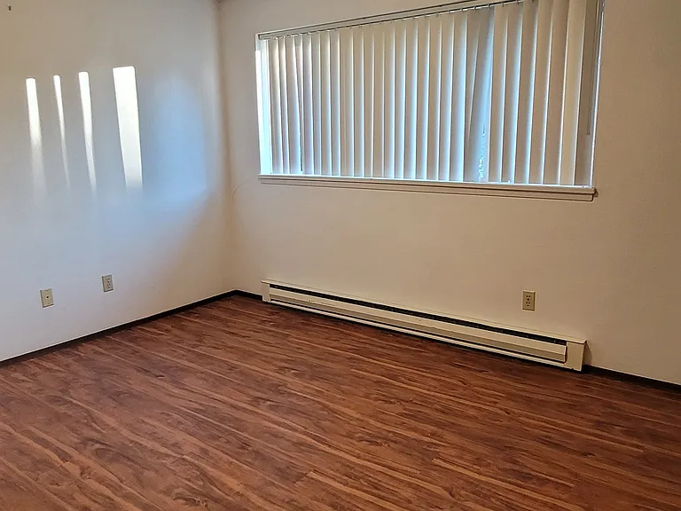 1425 Rainier Dr — Photo 10