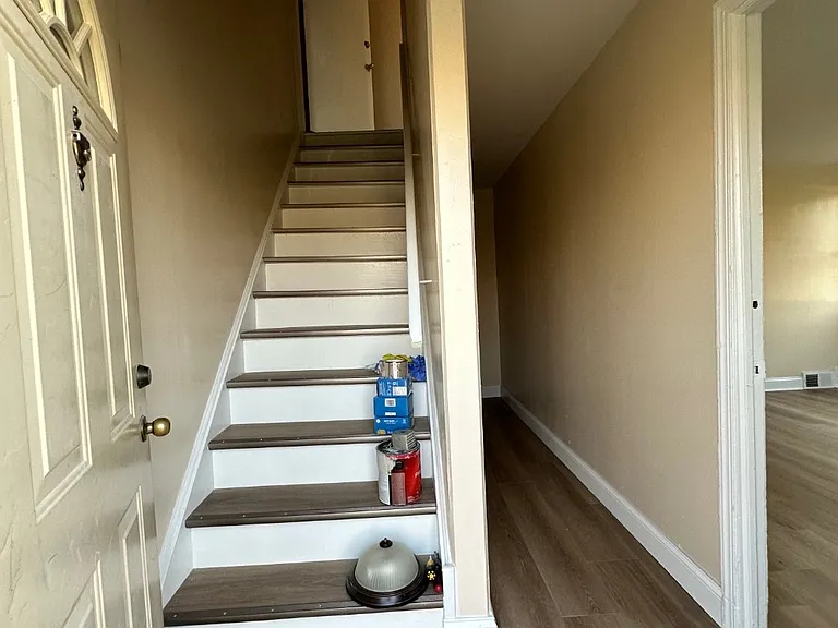 1208 Englewood St — Photo 8