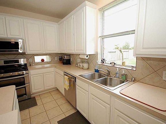 2nd image of 218 Rolling Springs Ln