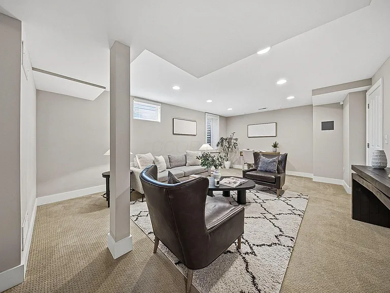 567 Lathrop St — Photo 33