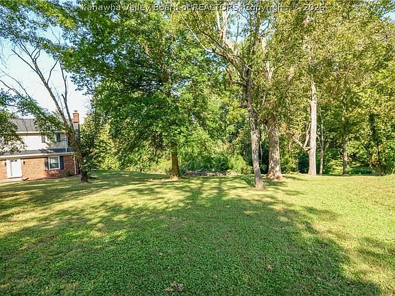3rd image of 122 Casto Rd