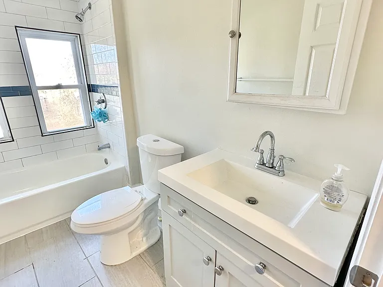8 Main St — Photo 10