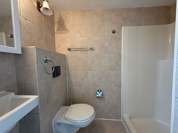 5th image of 94 4th Ave Unit 303