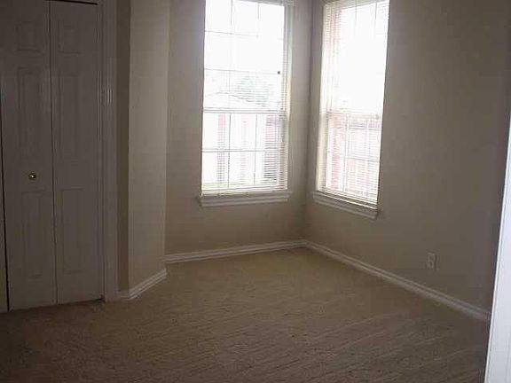 2nd image of 901 Posados Dr