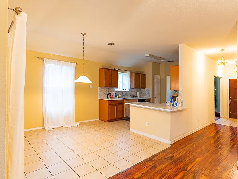 1906 Castaway Dr — Photo 16