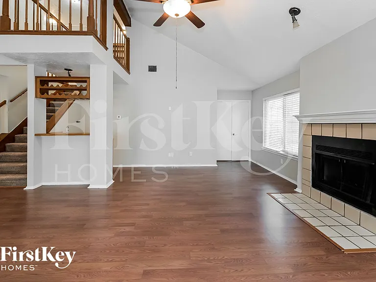 3223 Lake Stream Dr — Photo 2