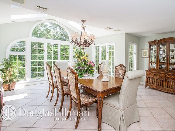 5th image of 110 Mobrey Ln