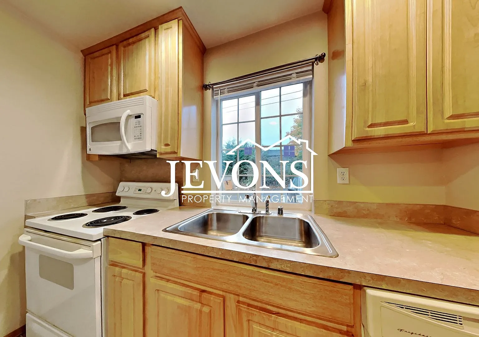 3018 S 43rd St Tacoma, WA 98409 — Photo 2