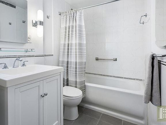 5th image of 17 W 54th St APT 4F