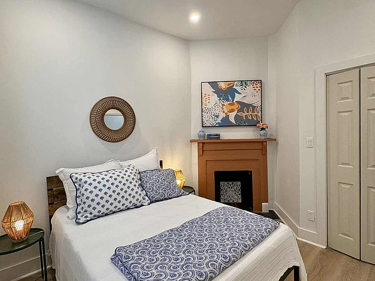 528 E Gordon Ln — Photo 10