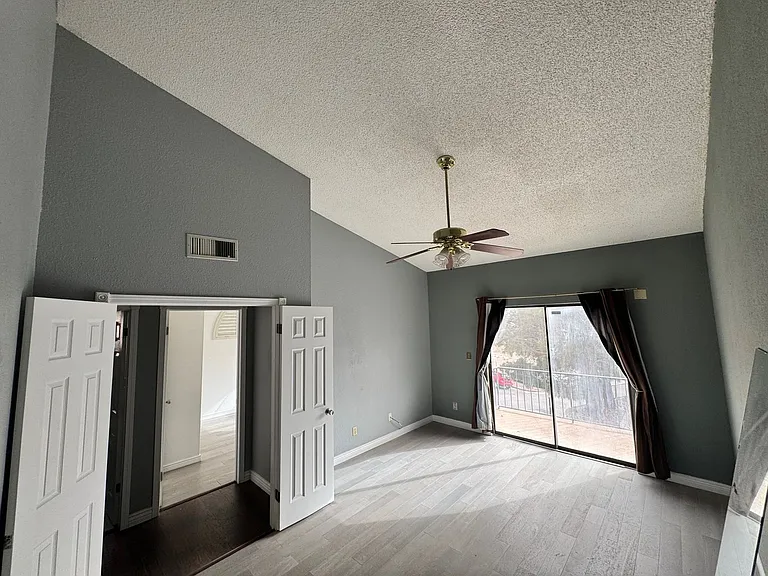 4618 N Stanton St #C18 — Photo 15