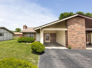 123 Chase Park Dr, Belleville, IL 62226