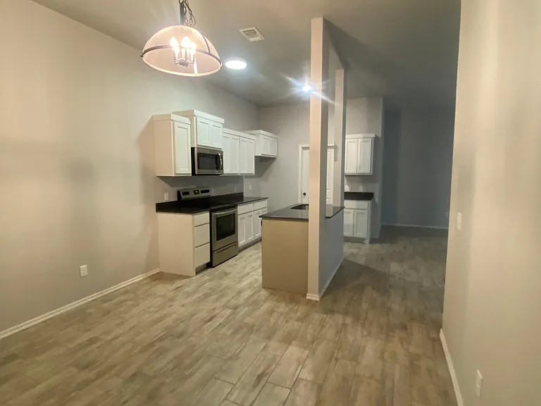 813 Coles Creek Ln — Photo 3