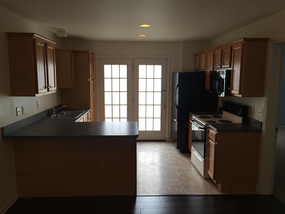 kitchen with breakfast bar