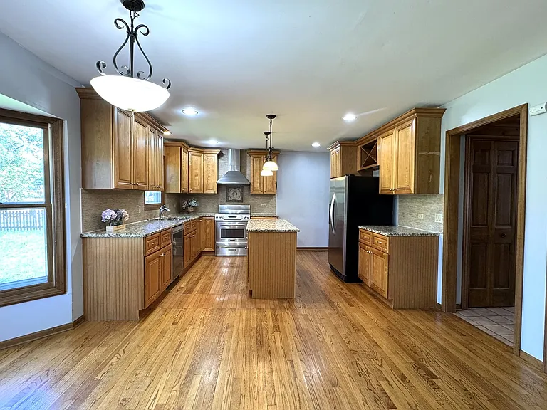 1217 Yorkshire Dr — Photo 9