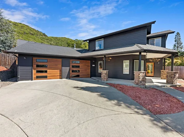 1507 Rj Dr, Grants Pass, OR 97526