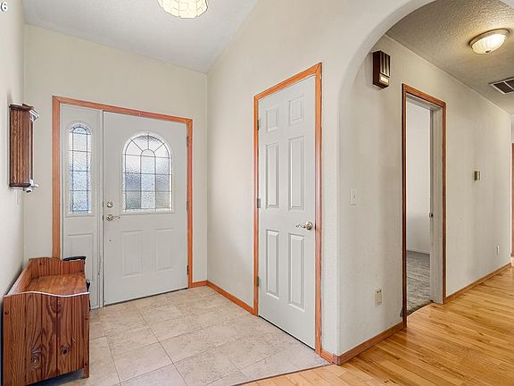 5th image of 2672 Columbia Blvd