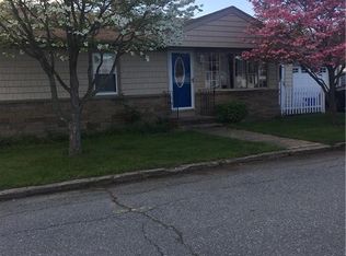 14 Mozart St, Cranston, RI 02920