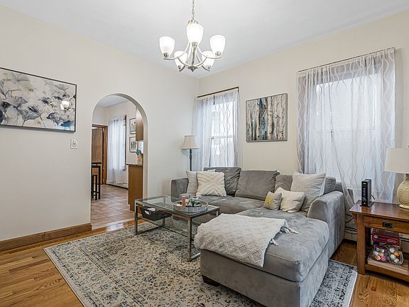2nd image of 422 Hanover St APT 3