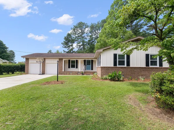1002 E Maplewood Dr, Benson, NC 27504