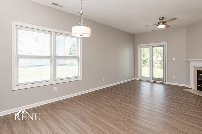 2710 Lucas Dr — Photo 8