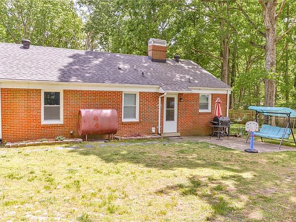 4th image of 4152 Goldfinch Dr