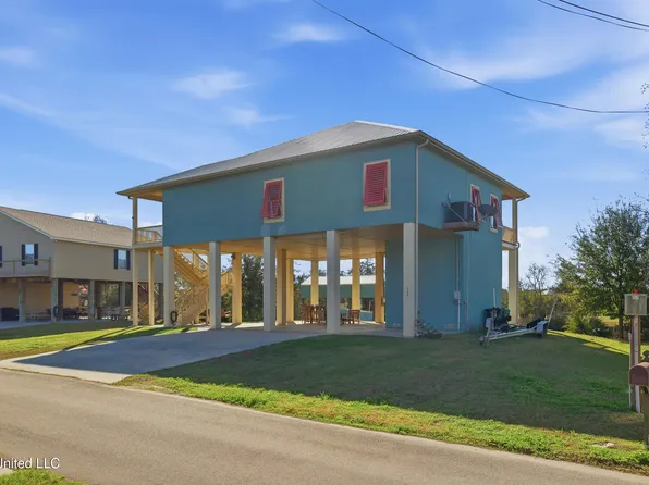 123 Helen Dr, Bay Saint Louis, MS 39520
