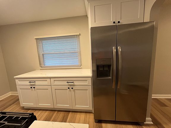 5th image of 1464 Ashland Ave