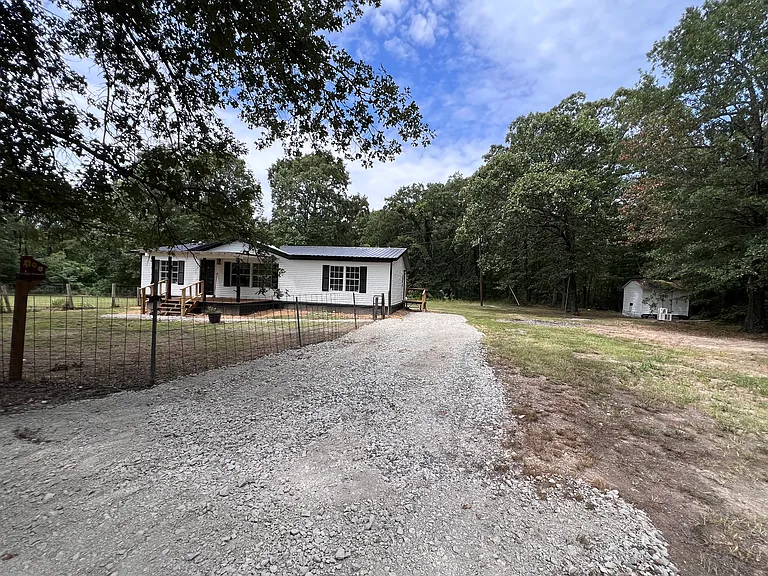 515 County Road 4108 — Photo 2