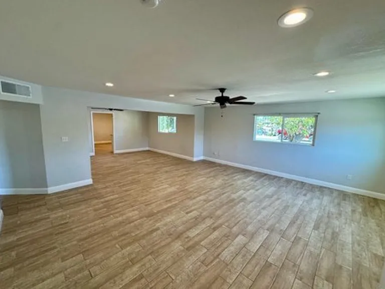 195 Hoover St — Photo 2