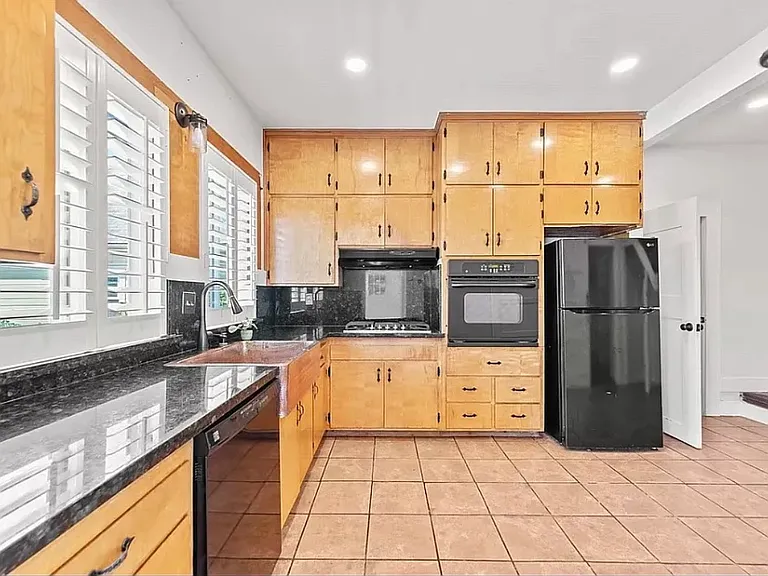411 El Dorado St — Photo 4