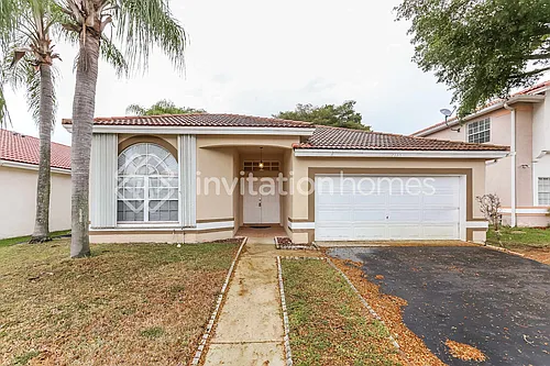 2585 NW 79th Ave Photo 1